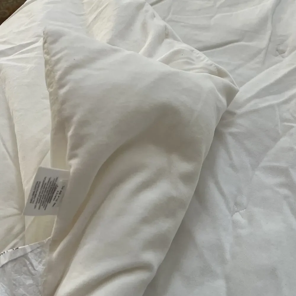 Threshold Velvet Comforter Queen 90 in x 94 in White Cotton